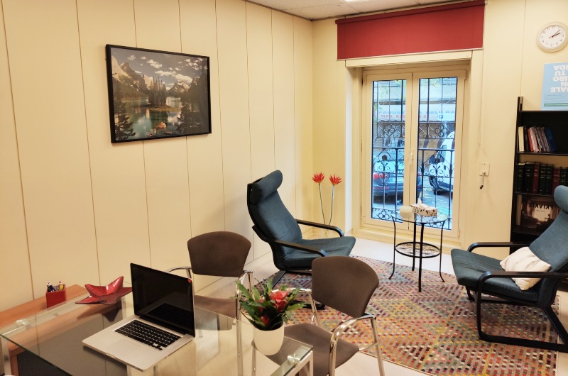 Foto del despacho dos para terapia | Disponible para alquiler de despachos para psicólogos en Madrid con Mentae