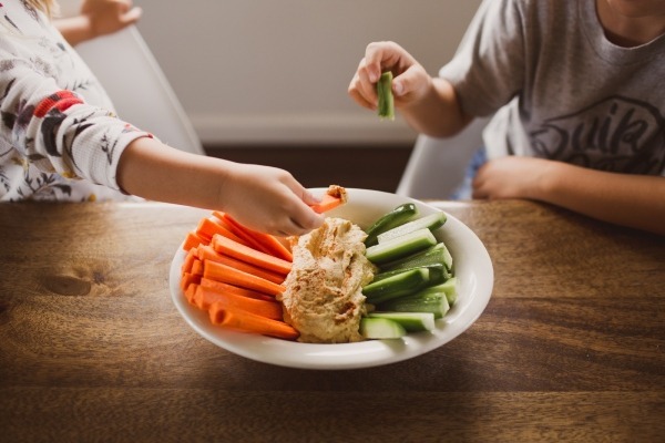 Alimentación infantil: Cómo introducir nuevos alimentos con los peques