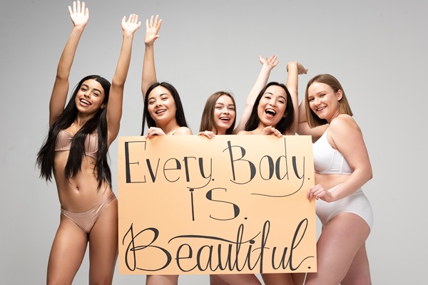 Comparaciones en redes sociales y cuerpo perfecto: el verano y el impacto psicológico del ideal estético