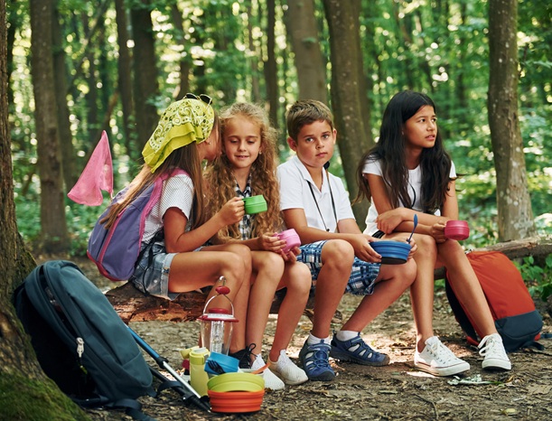 Mi hijo se va de campamento: cómo acompañarle emocionalmente